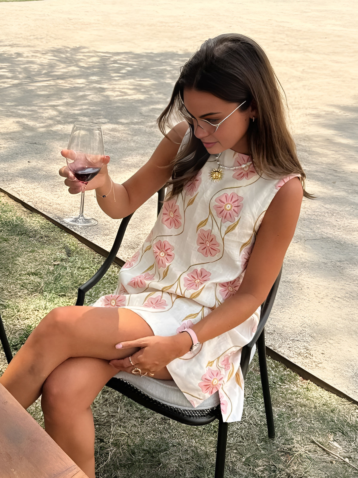 Sommerliches Kleid mit zartem Blumenmuster