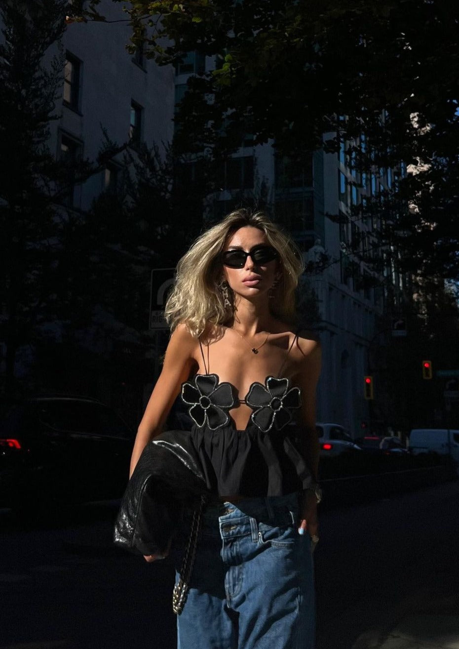 Blütenbesetztes Peplum-Top mit Neckholder