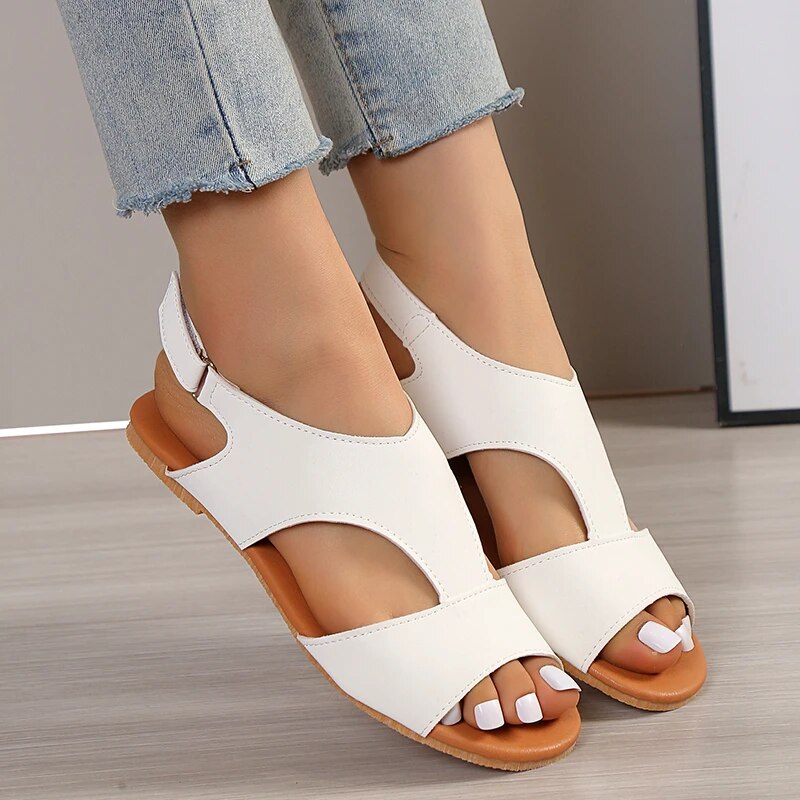 Minimalistische Sandalen mit T-Riemen Design