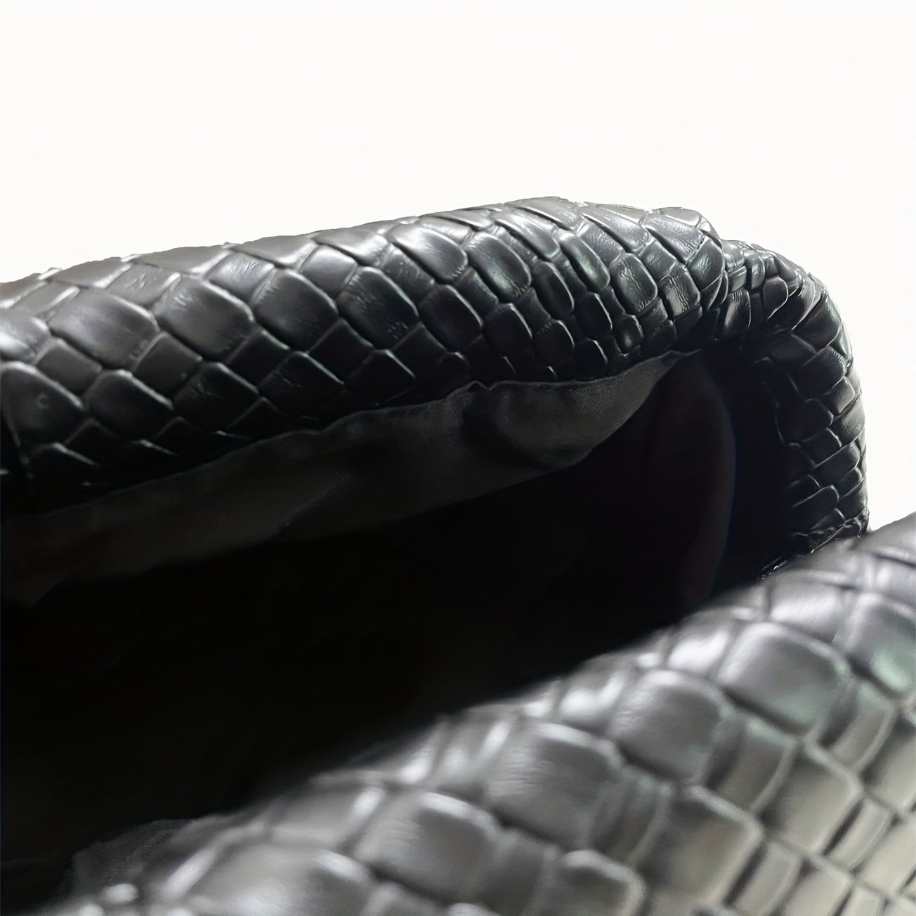 Elegante Clutch mit gewebter Textur