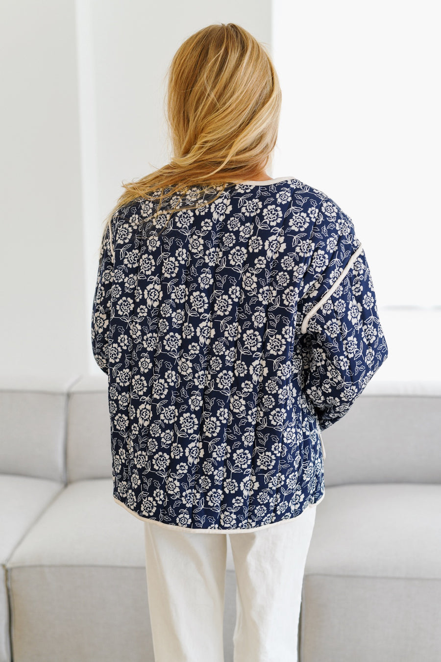 Florale Jacke mit Paspelierung