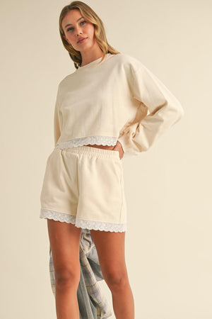 Entspanntes Loungewear-Set mit Spitze