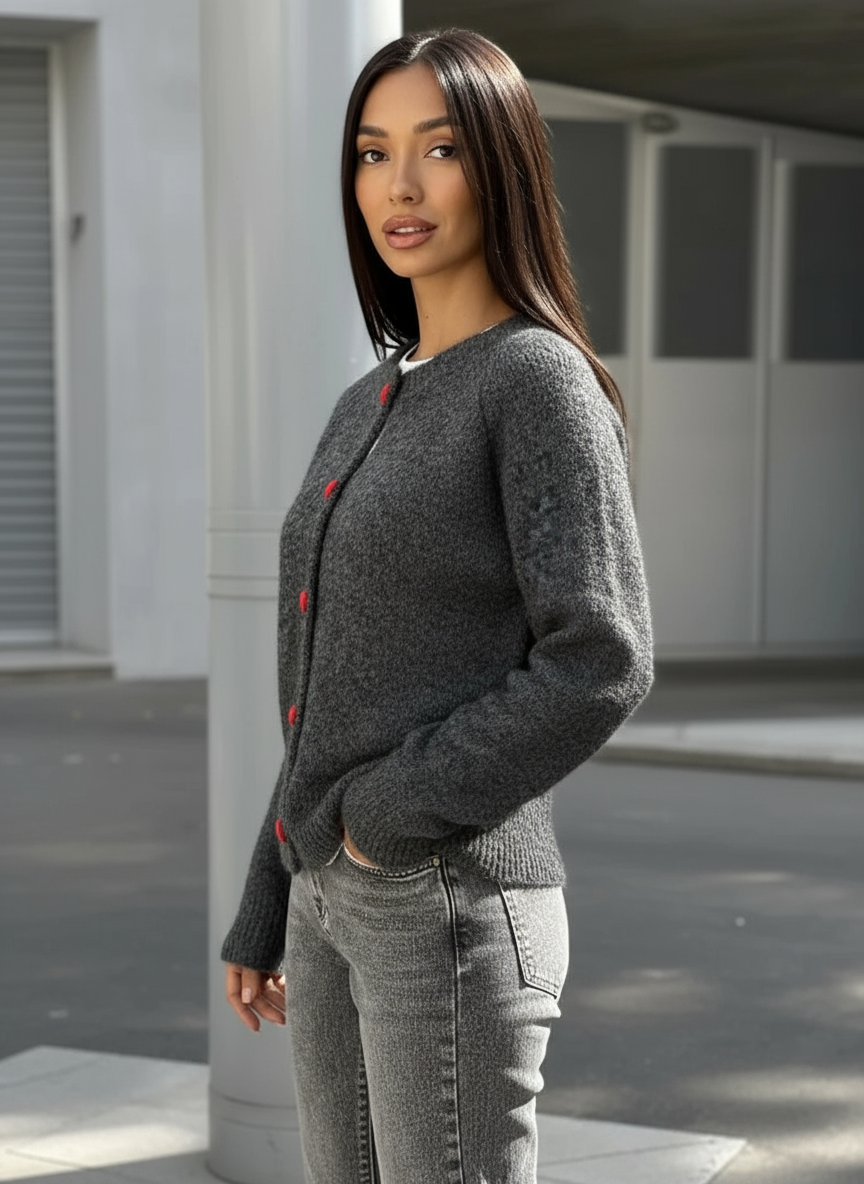 Edwina Herz-Knopf Strickjacke | Zeitlose Qualität