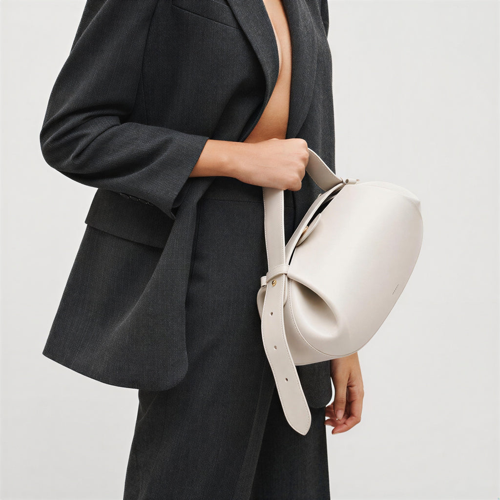 Lederschultertasche | Abgerundete Form | Business Casual