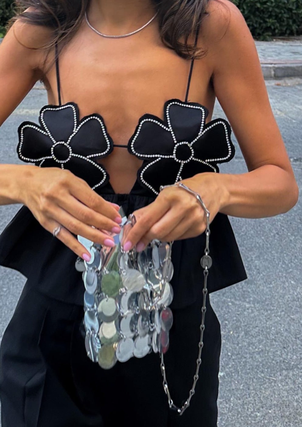 Blütenbesetztes Peplum-Top mit Neckholder