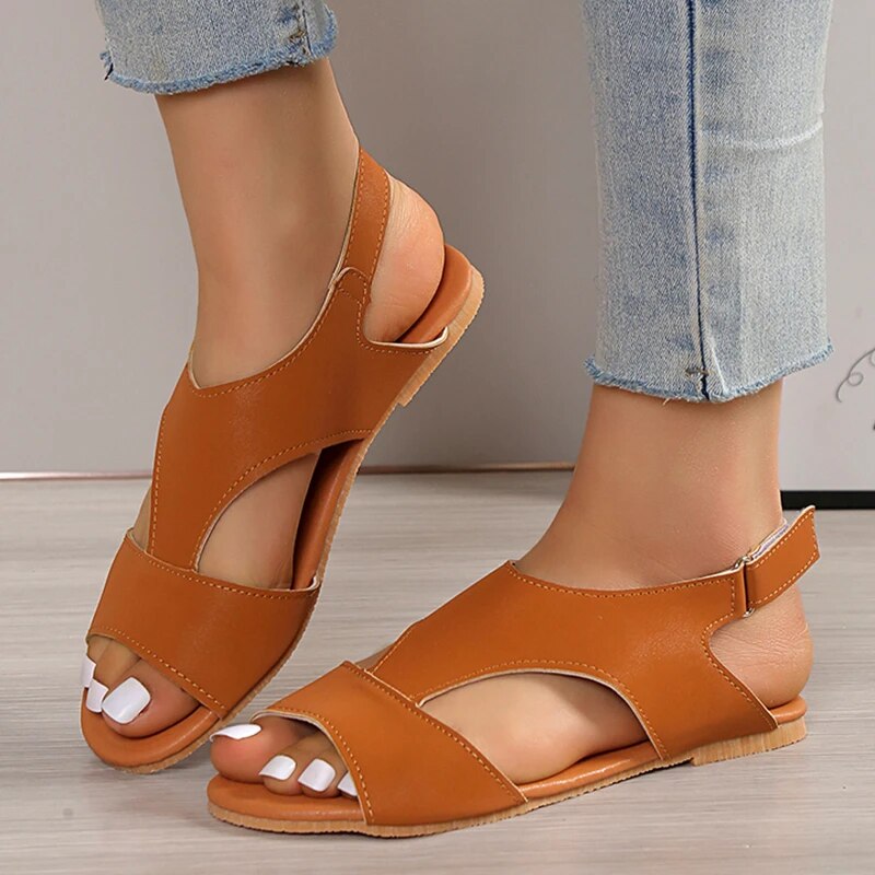 Minimalistische Sandalen mit T-Riemen Design