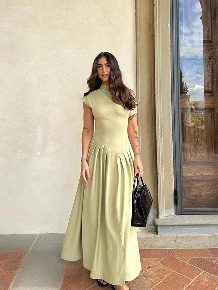 Elegantes Kleid mit asymmetrischem Design