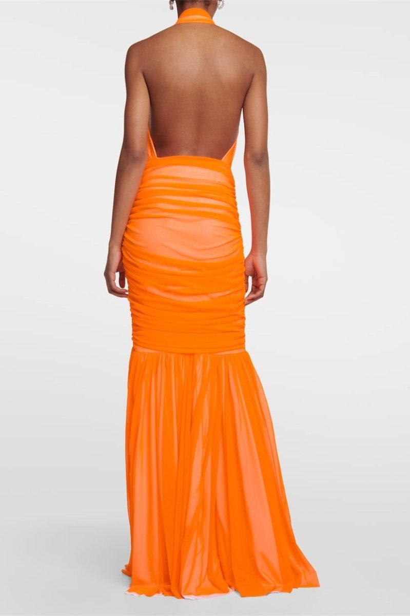 Fließendes Kleid mit Halterkragen