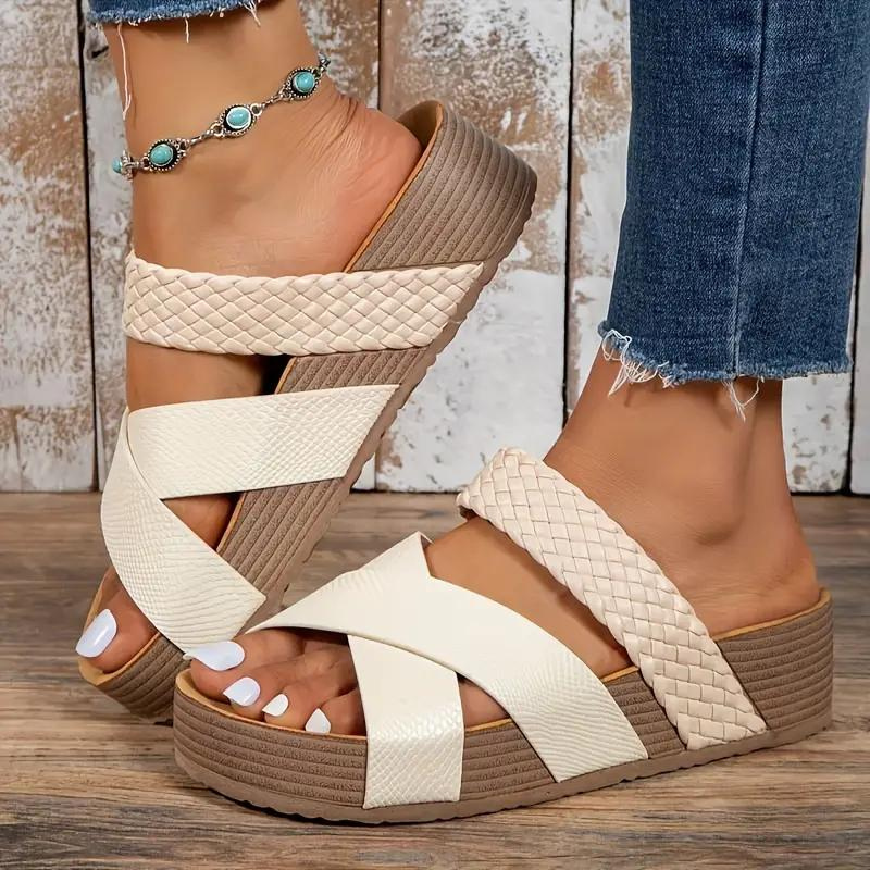 Stilvolle Plateau Sandalen mit geflochtenen Details