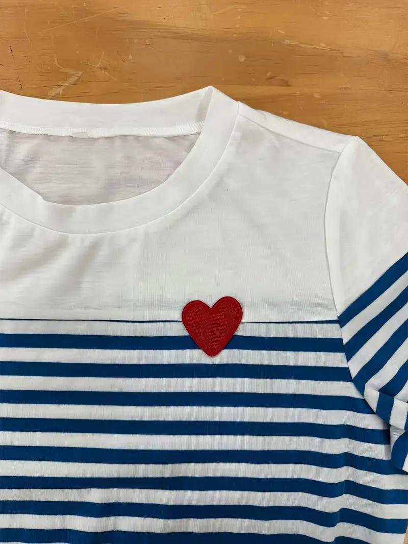 Gestuftes Kleid mit Herz-Detail