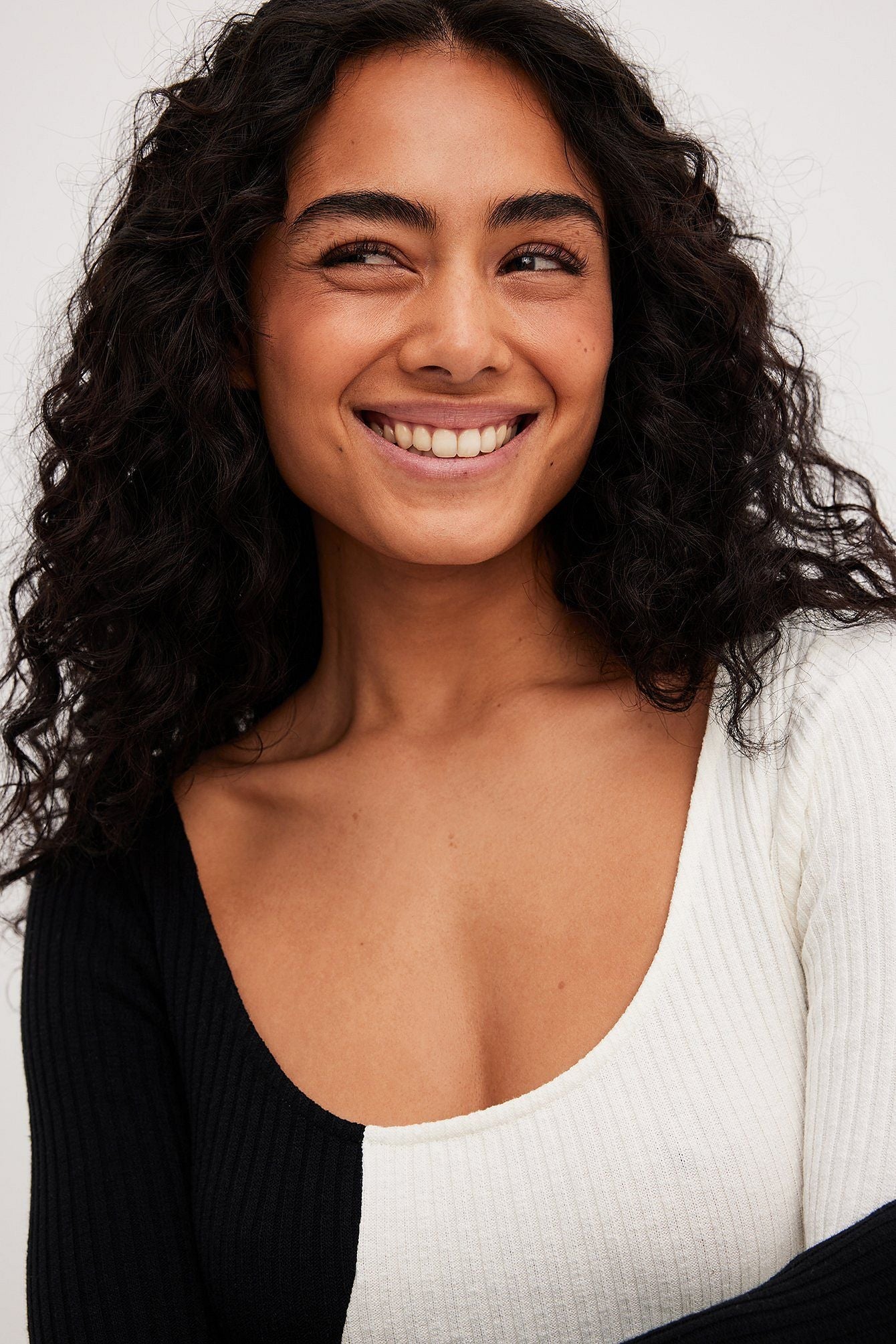 Asymmetrisches Strick-Midikleid