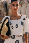 Sommerliches Ensemble mit Blumenmuster