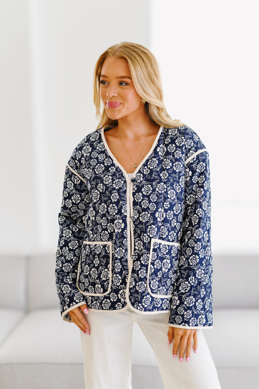Florale Jacke mit Paspelierung