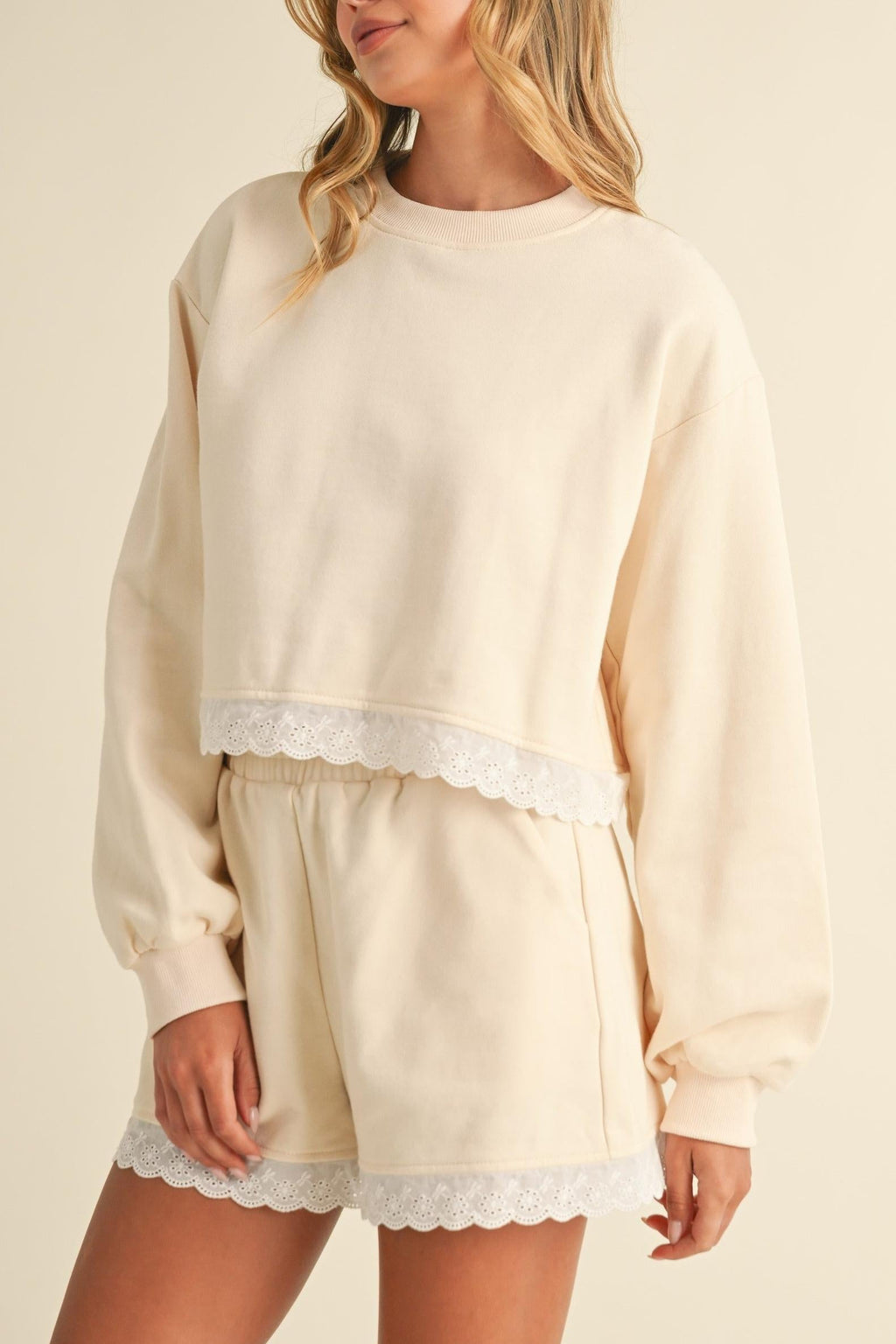 Entspanntes Loungewear-Set mit Spitze