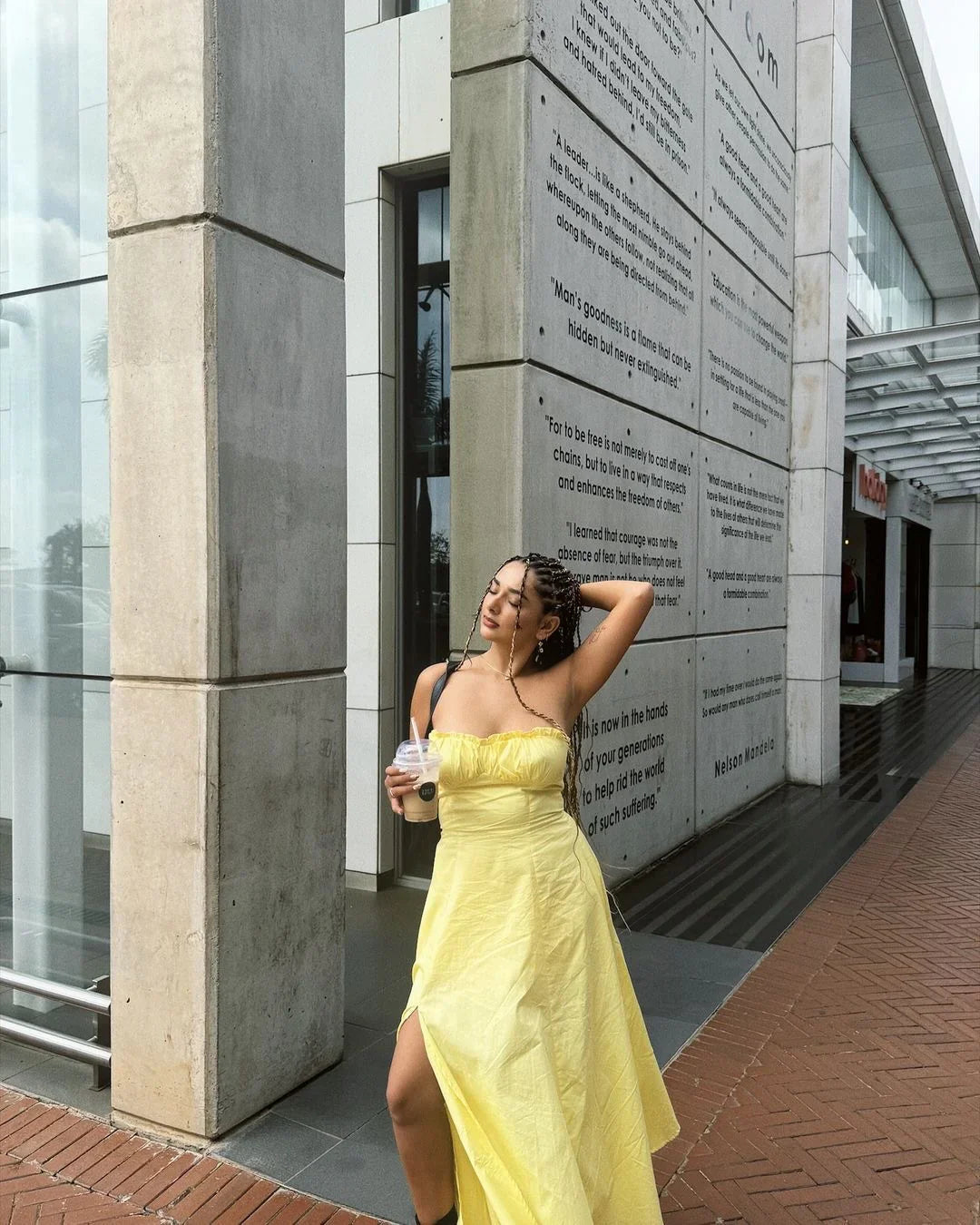 Sommerliches Kleid mit A-Linien-Schnitt