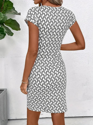 Figurbetontes Kleid mit Grafikmuster