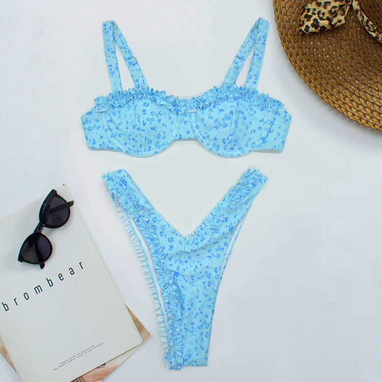 Verspielter Bikini mit Rüschen & Blumenmuster