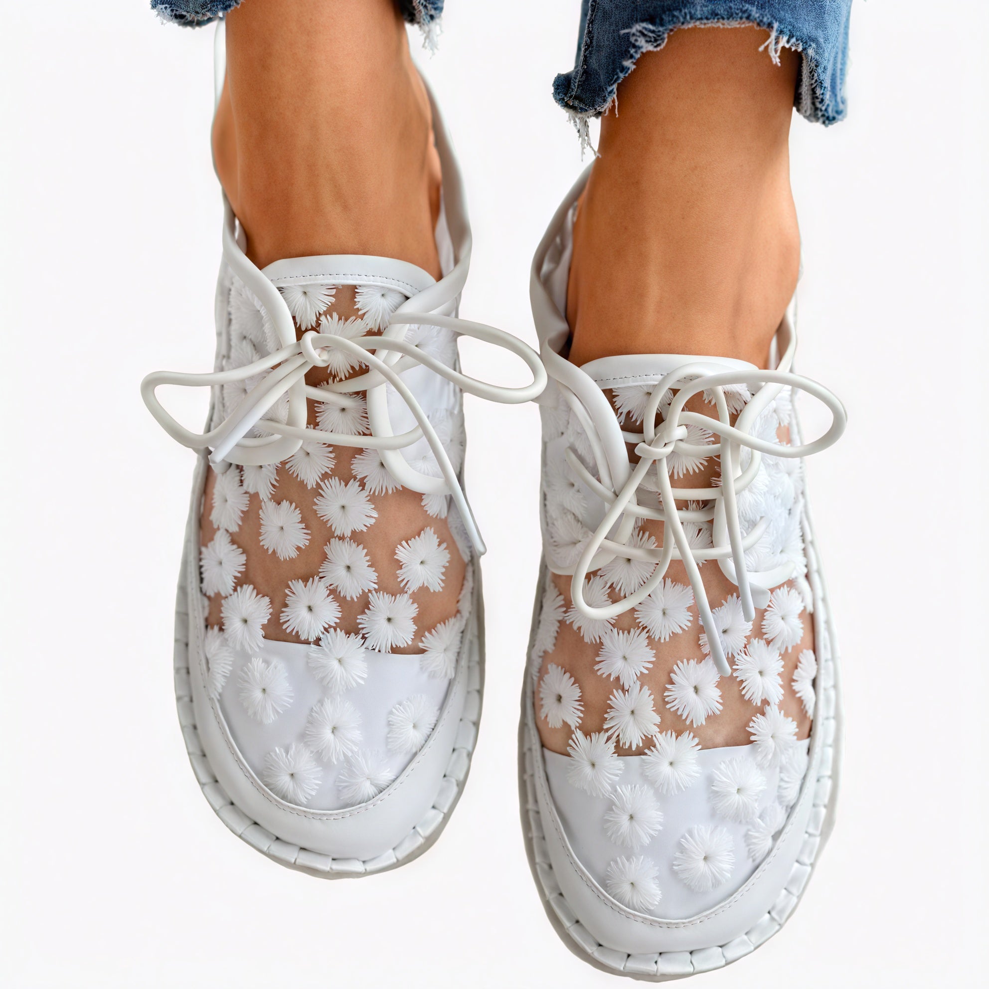 Florale Mesh-Sneakers mit zarter Stickerei