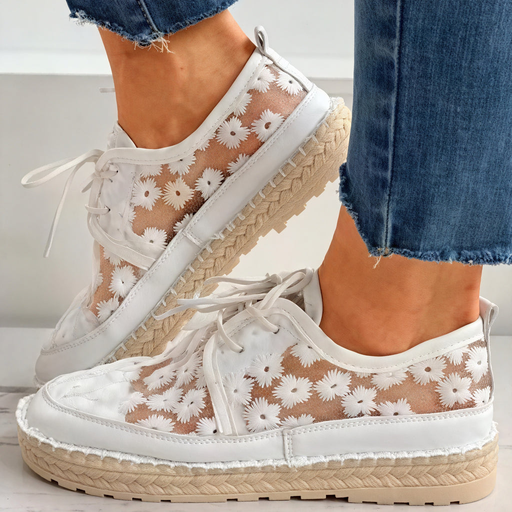 Florale Mesh-Sneakers mit zarter Stickerei
