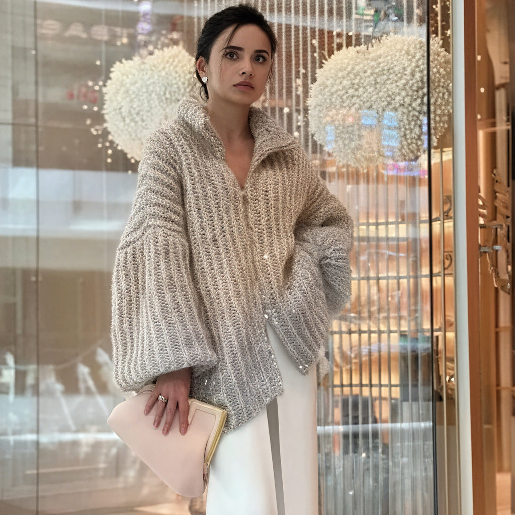 Elegantes Maxikleid mit Strickjacke