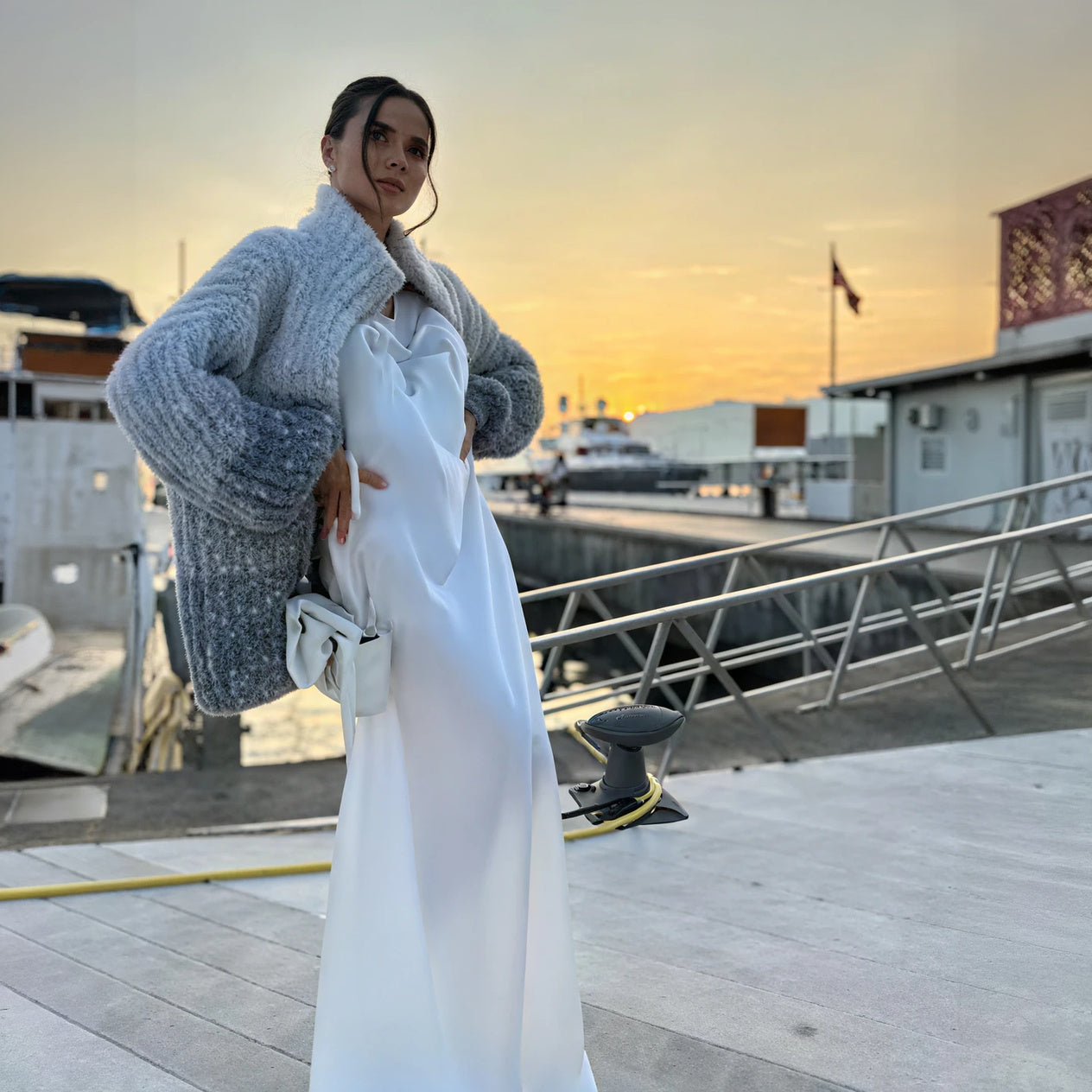 Elegantes Maxikleid mit Strickjacke