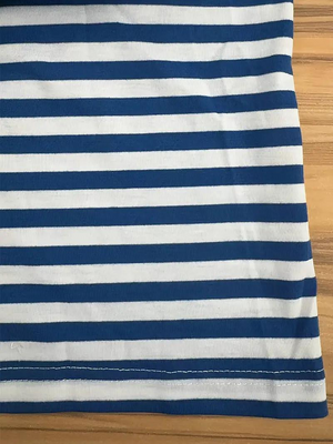 Gestuftes Kleid mit Herz-Detail