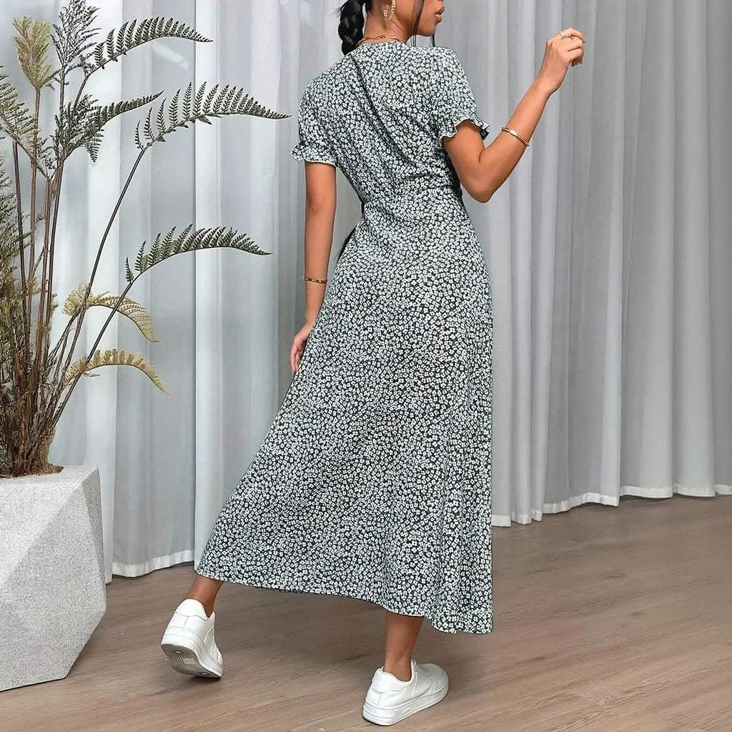 Feminines Maxi-Kleid mit Wickeldesign