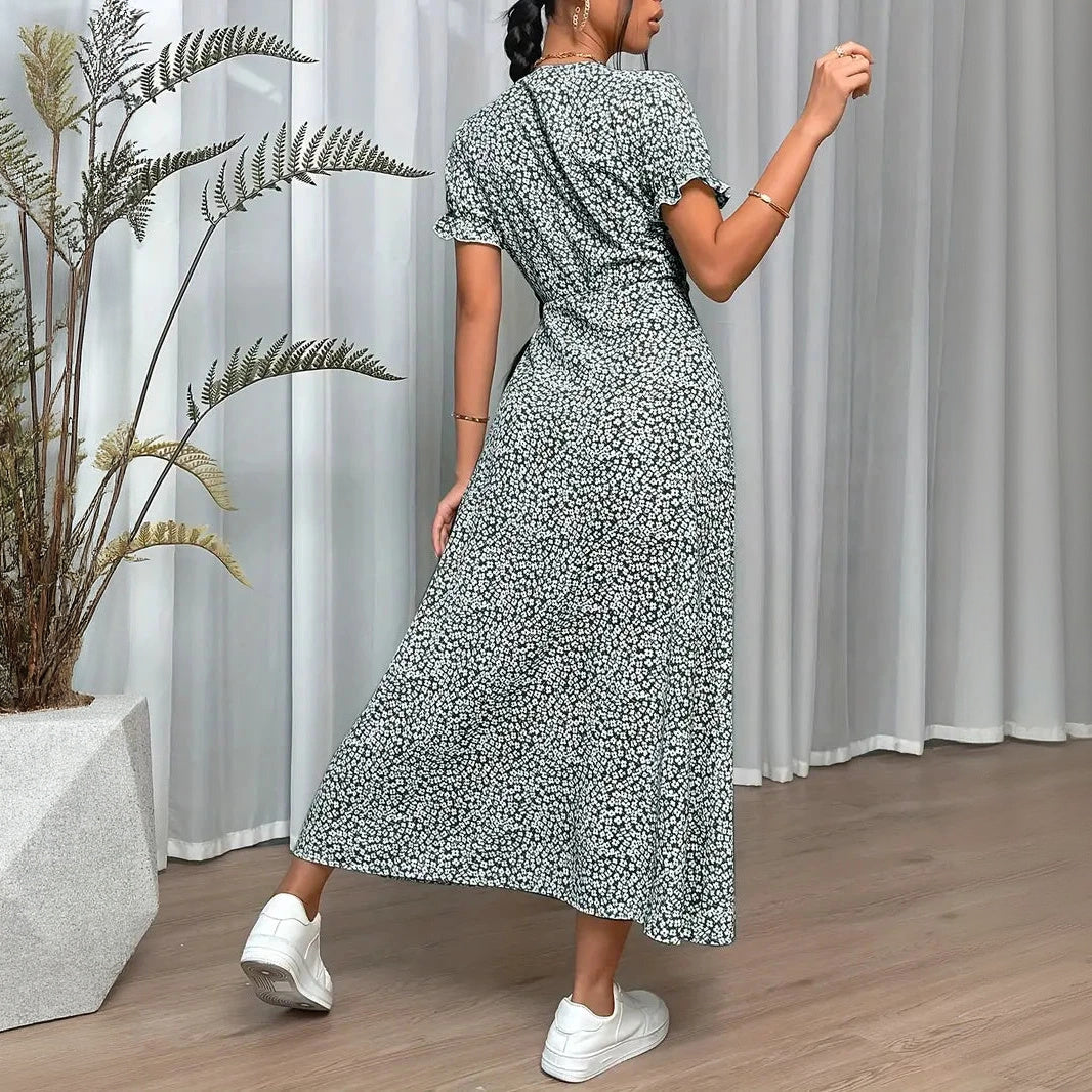 Feminines Maxi-Kleid mit Wickeldesign