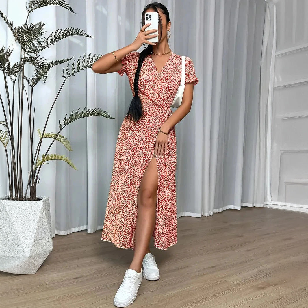 Feminines Maxi-Kleid mit Wickeldesign