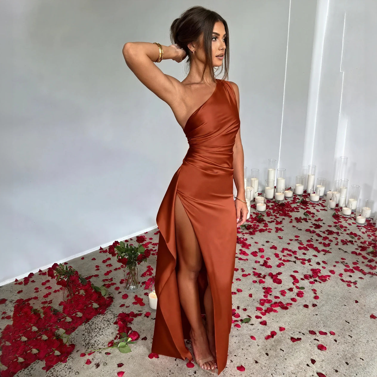 Elegantes Abendkleid mit asymmetrischem Schnitt