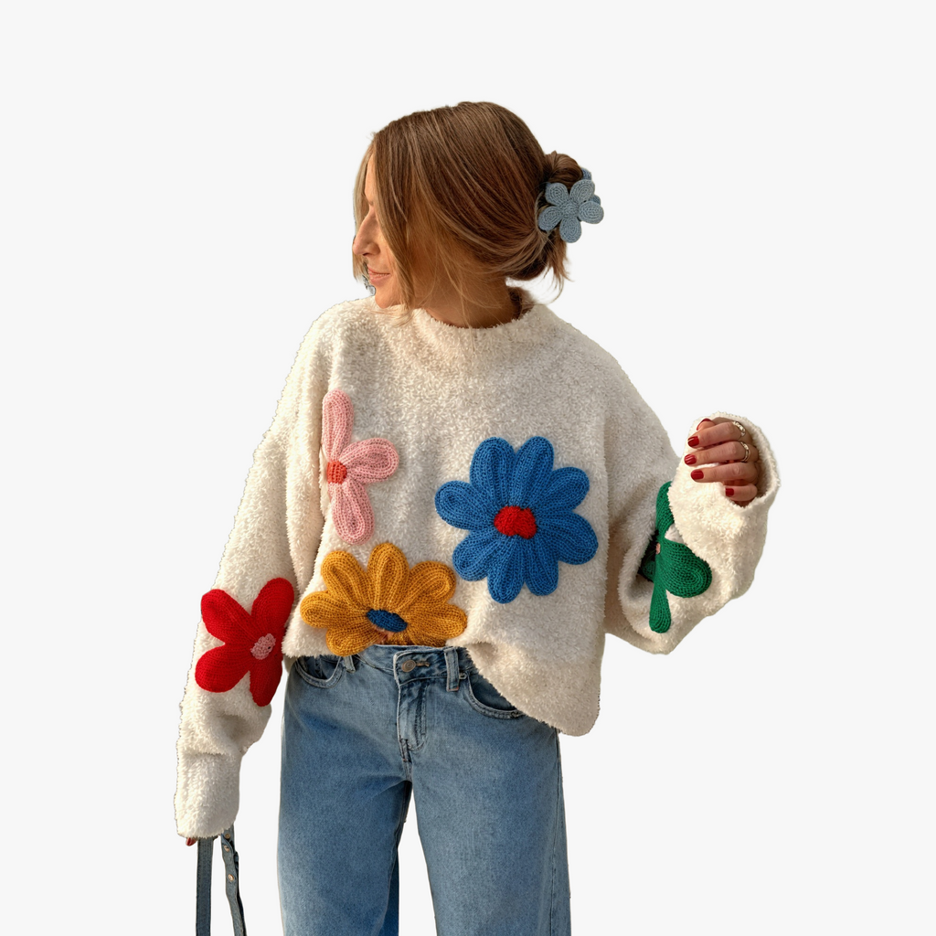 Verspielter Oversized Sweater mit Blumenapplikationen