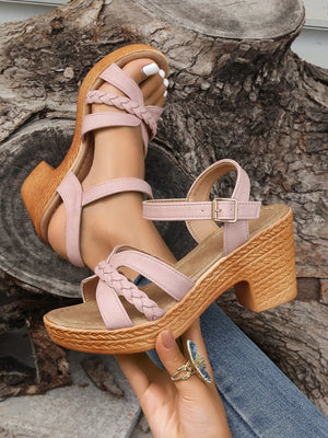 Wedge Sandalen mit geflochtenem Detail