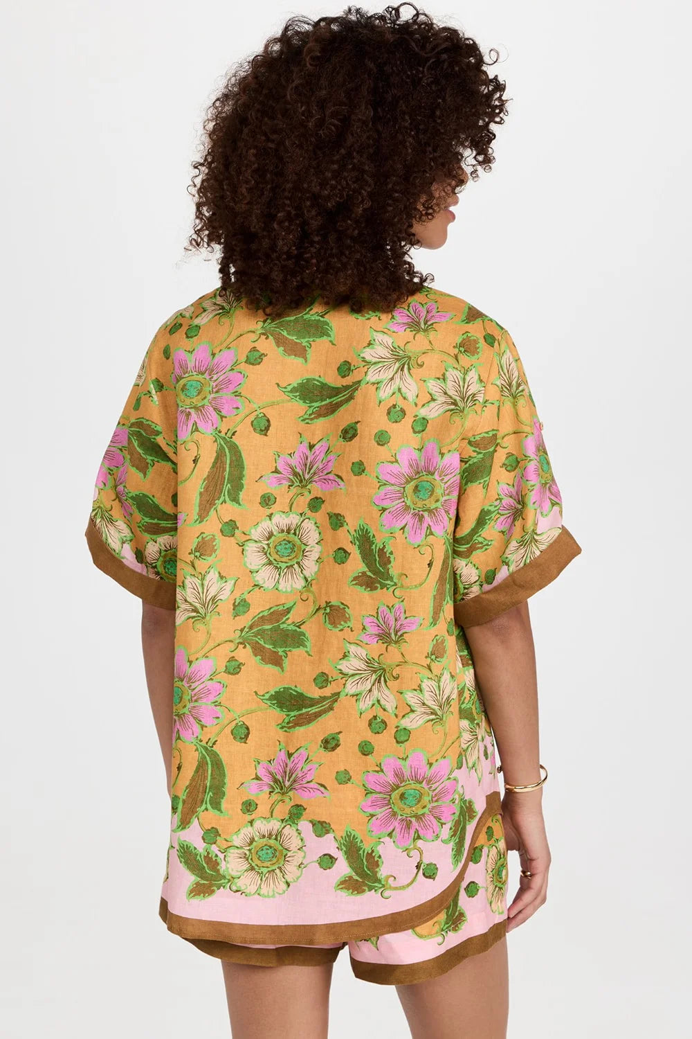 Florales Sommerhemd mit Kontrastdetails