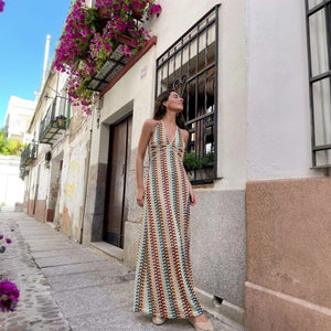 Fließendes Kleid mit offenem Rücken