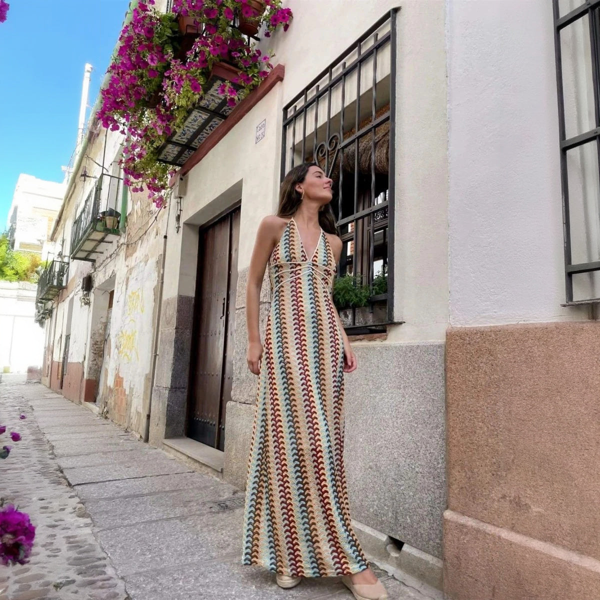 Fließendes Kleid mit offenem Rücken