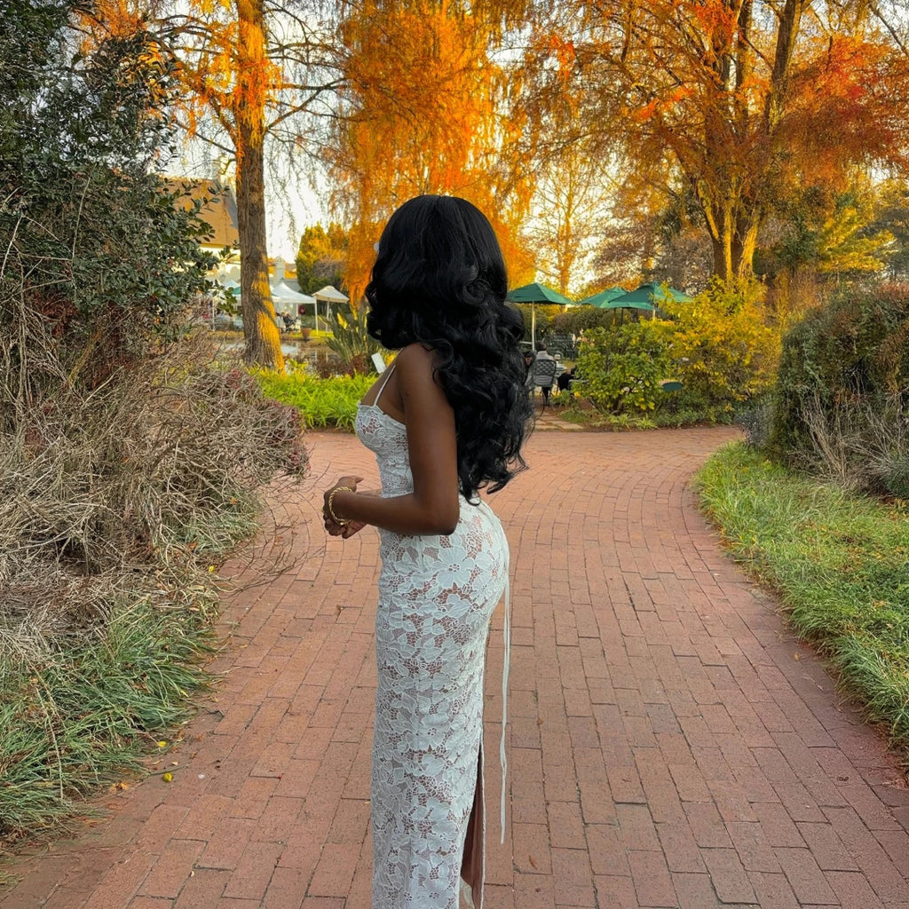 Anmutiges Kleid mit zarter Spitze