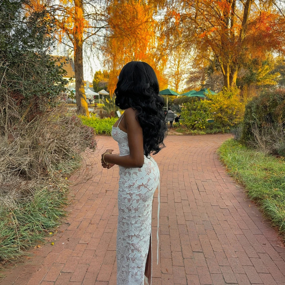 Anmutiges Kleid mit zarter Spitze