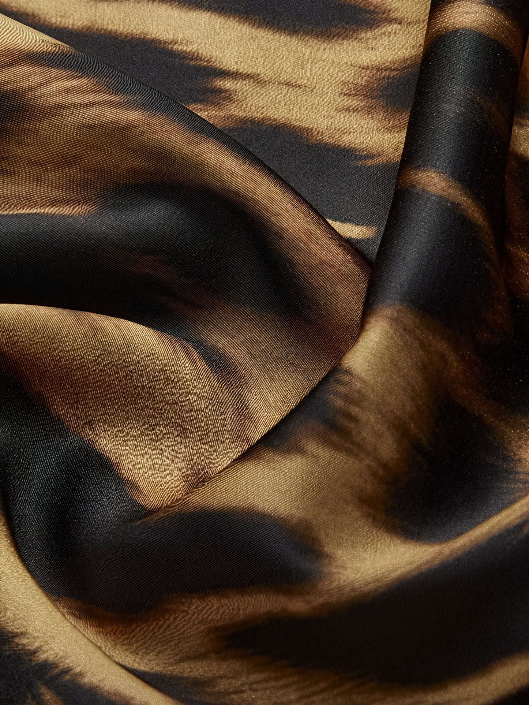 Fließender Rock mit hohem Bund