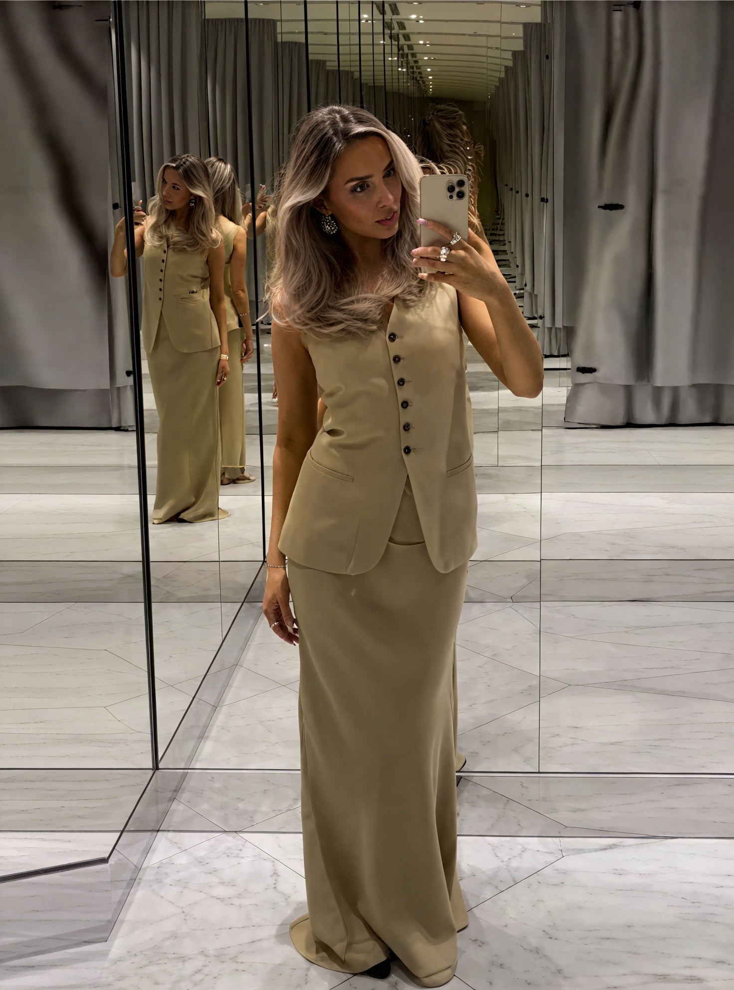 Taillierte Weste mit Zierdetails