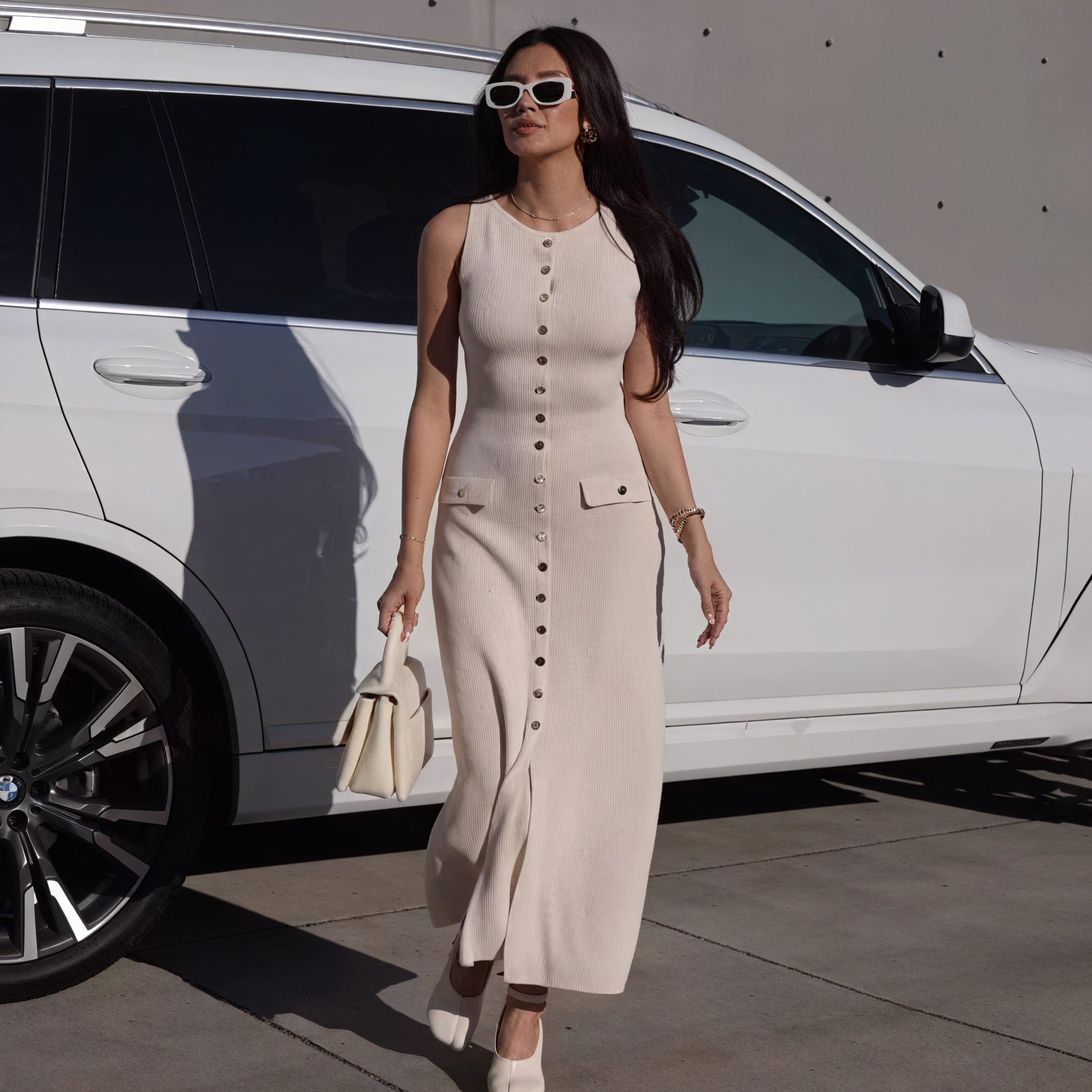 Ärmelloses Midikleid mit Knopfdetail