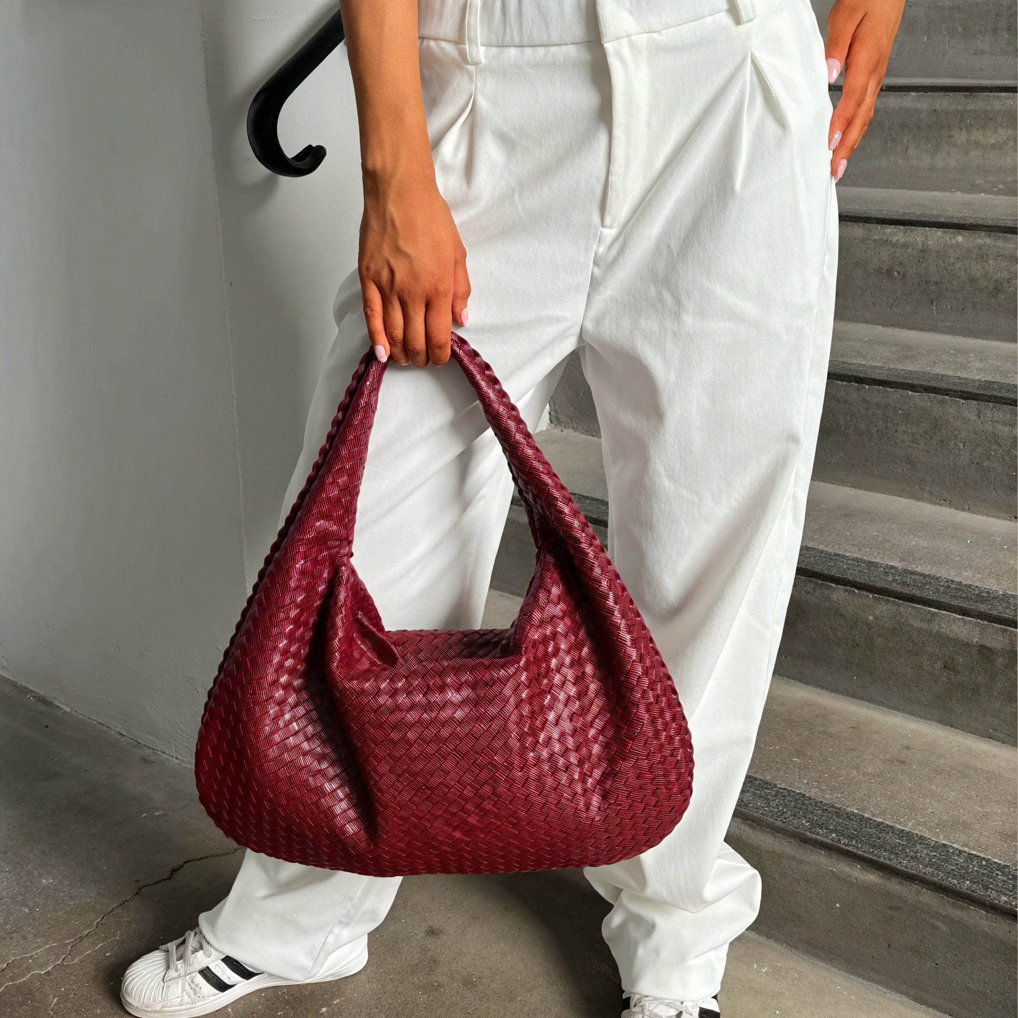 Gewebte Schultertasche mit großem Fassungsvermögen