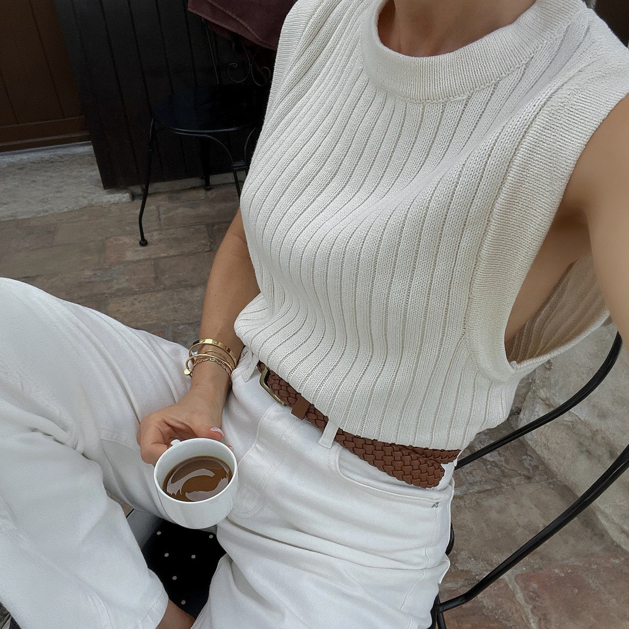 Geripptes Top mit hohem Kragen