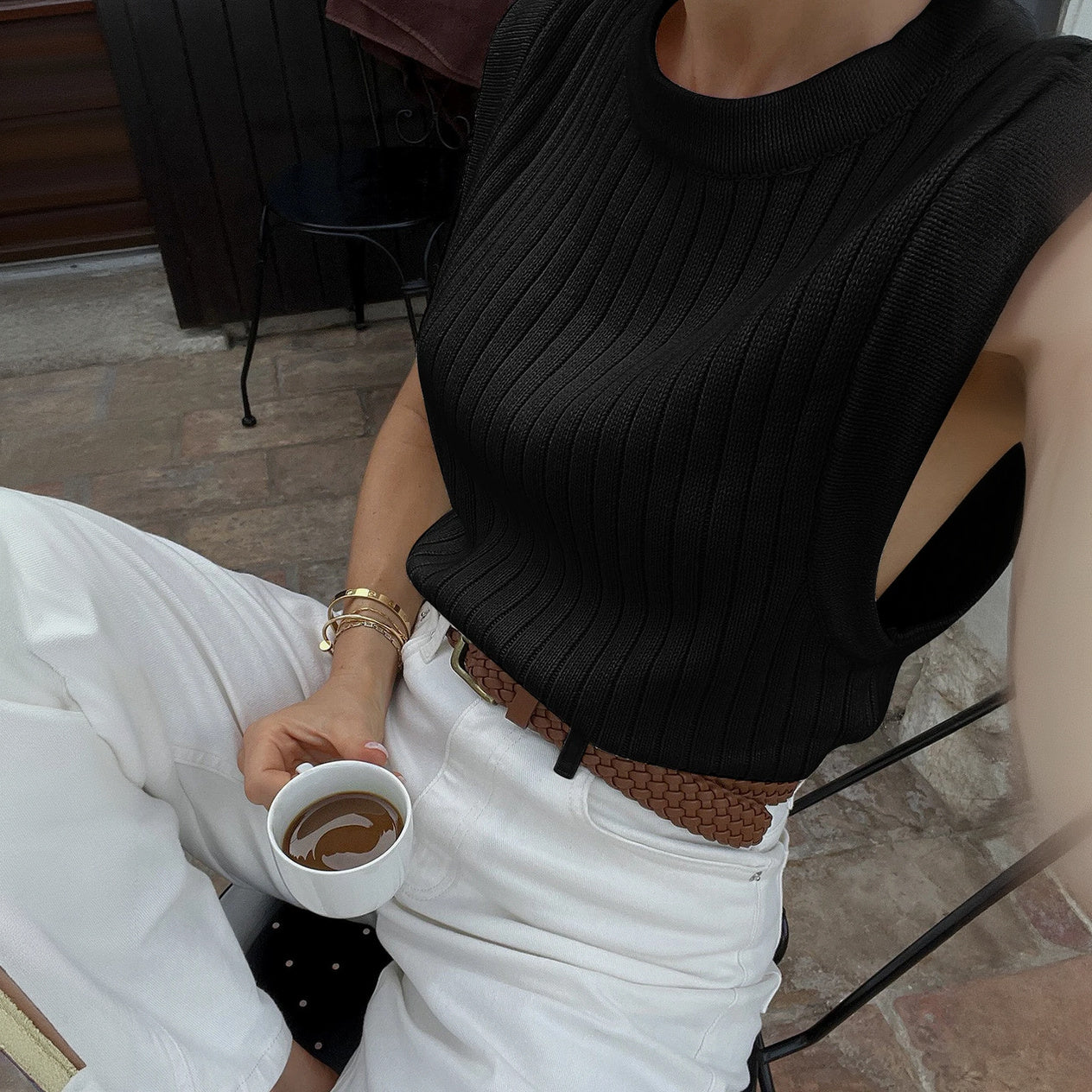 Geripptes Top mit hohem Kragen