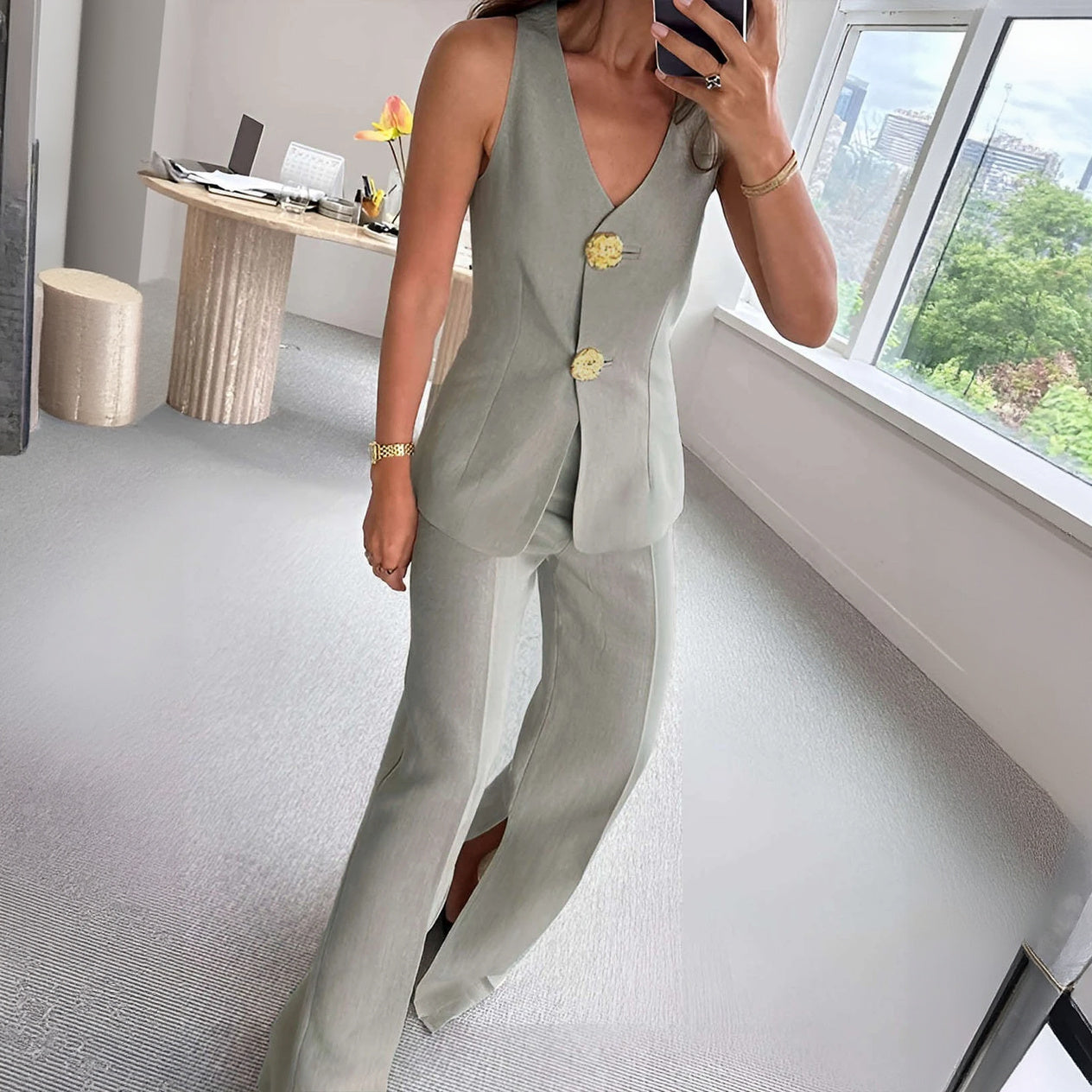 Zeitloser Hosenanzug mit weitem Bein