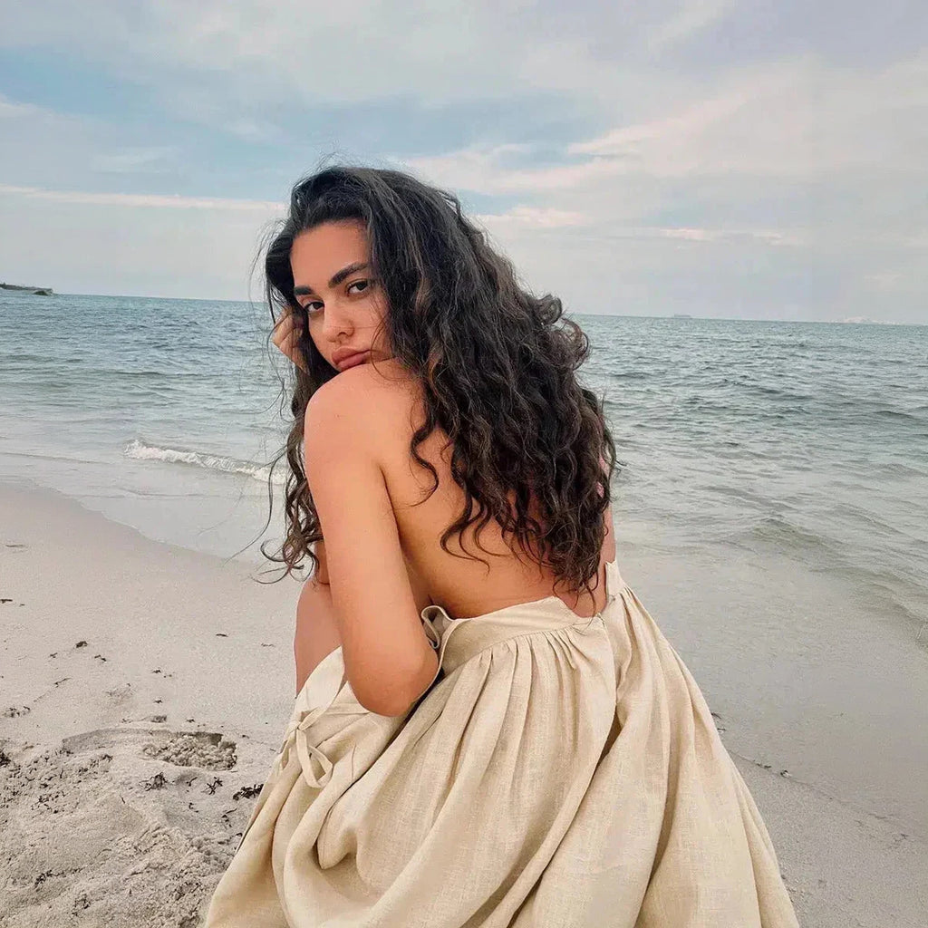 Fließendes Kleid mit femininen Details