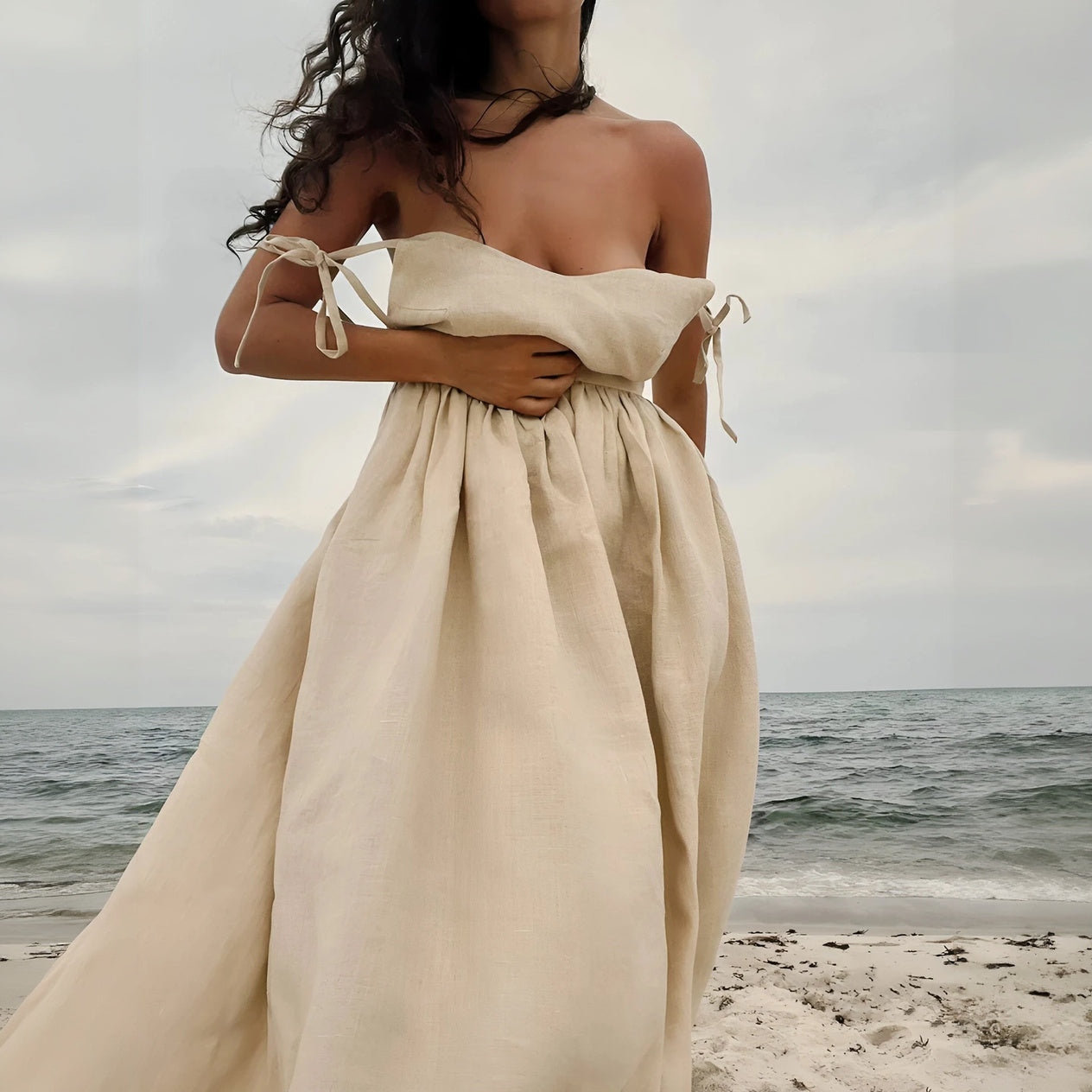 Fließendes Kleid mit femininen Details