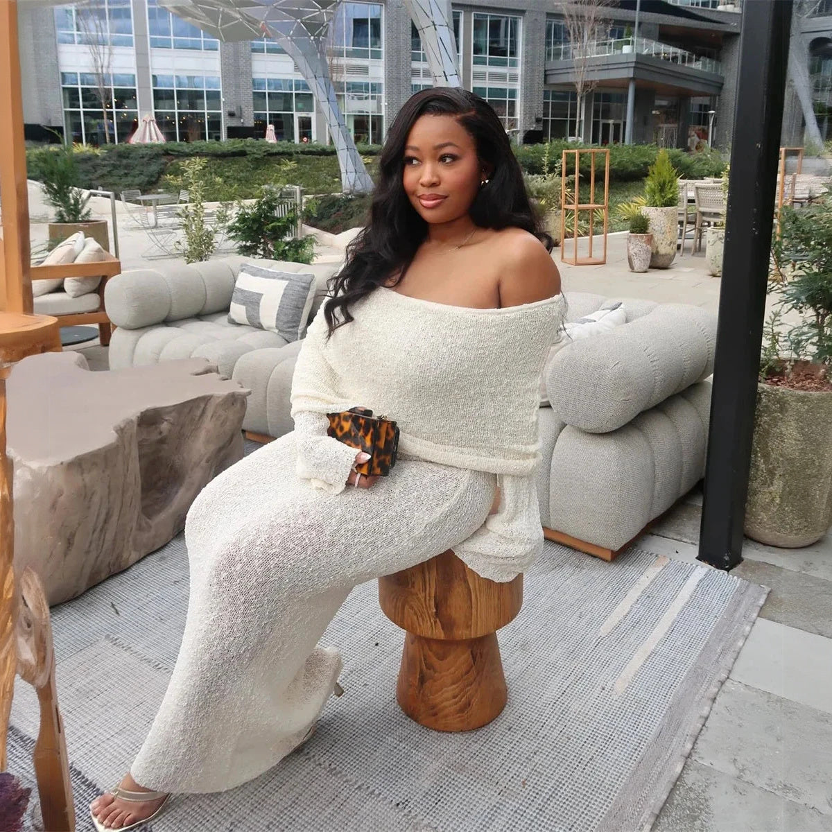 Schimmerndes Elegantes Kleid mit Off-Shoulder