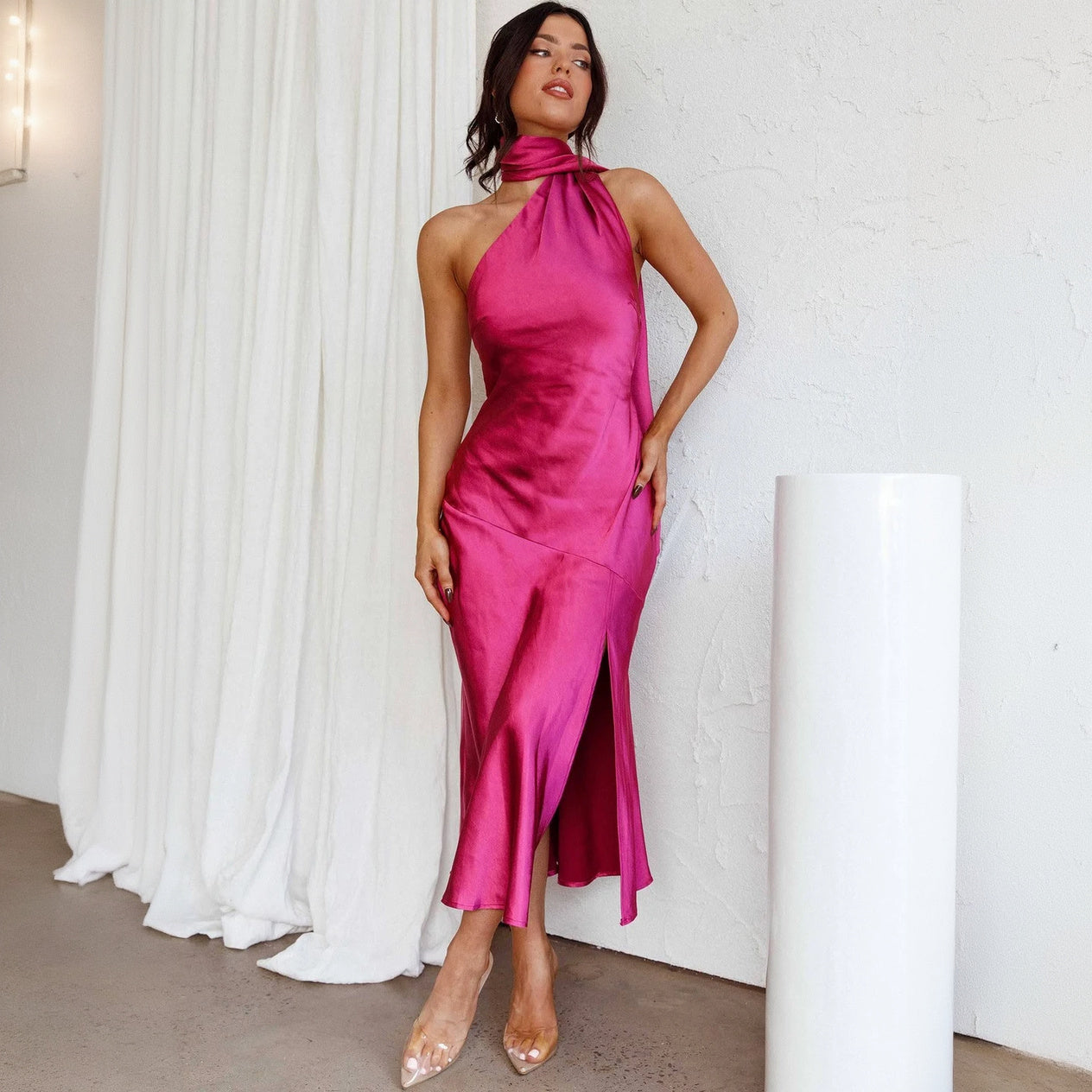 Elegantes Kleid mit asymmetrischem Schnitt