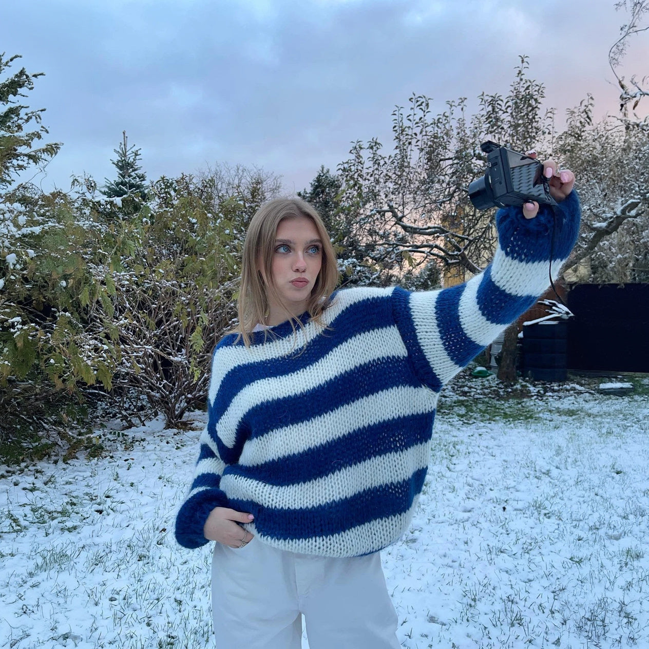 Lässig-eleganter Strickpullover mit Ballonärmeln