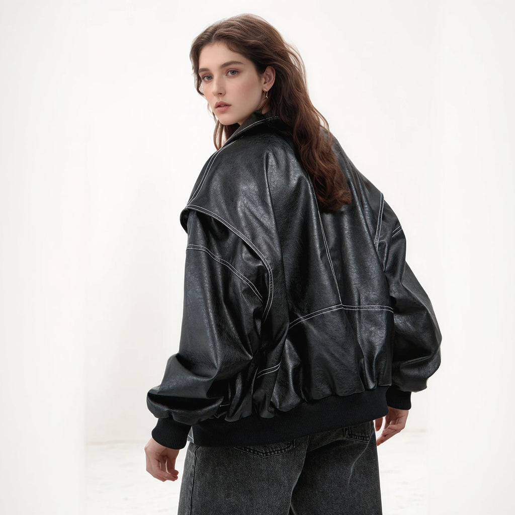 Moderne Jacke mit Kontrastnaht Detail